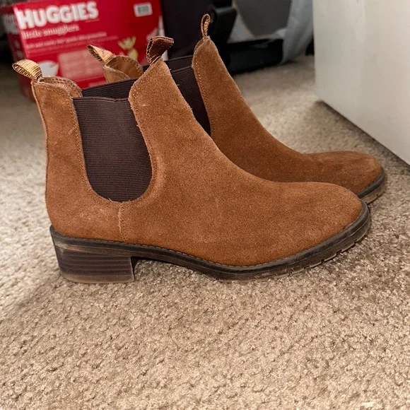 Size 7 - Picture 1 of 1